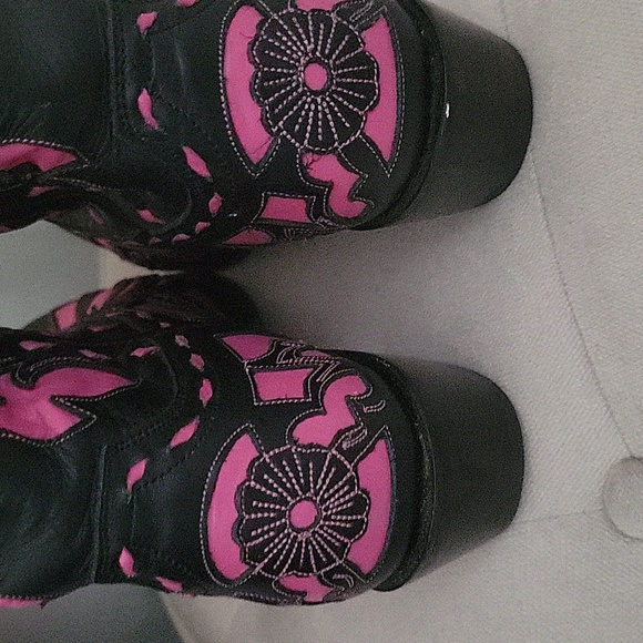 Lane boots, pink and black size 8.5. - Picture 7 of 9